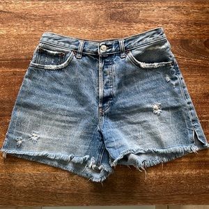 Abercrombie & Fitch High Rise 4” Short
